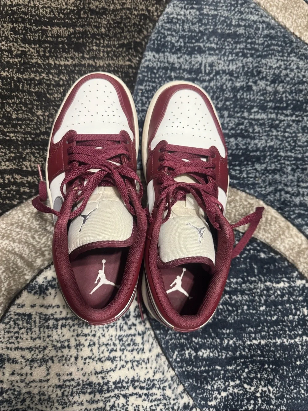 Nike Low-Top Sneakers in Burgundy, White and Gray